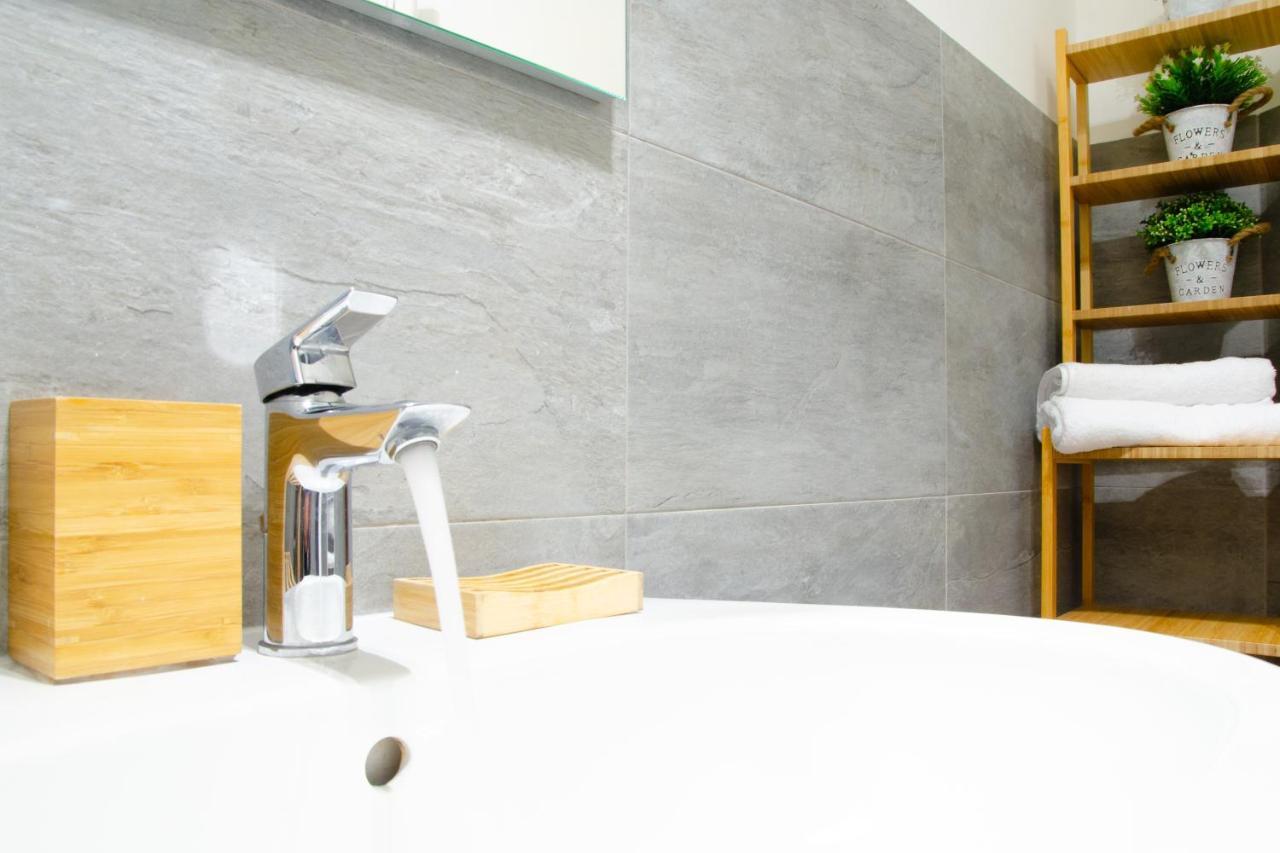 La Terrazza - By Happyhostorino Apartment ภายนอก รูปภาพ